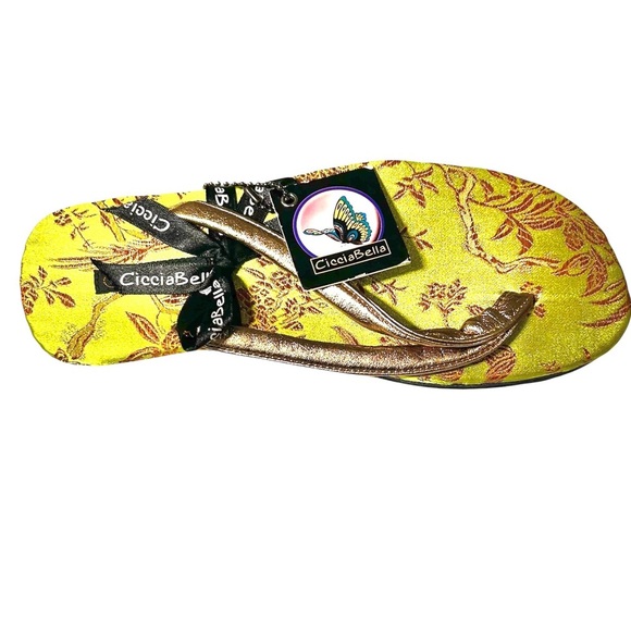 Cicciabella Green and Gold Flip Flops. Size S (5-6) - Picture 3 of 5